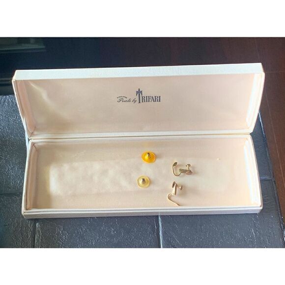 Vintage Crown Trifari Cultured Pearl Necklace set,  w/BOX, Signed - Picture 5 of 9